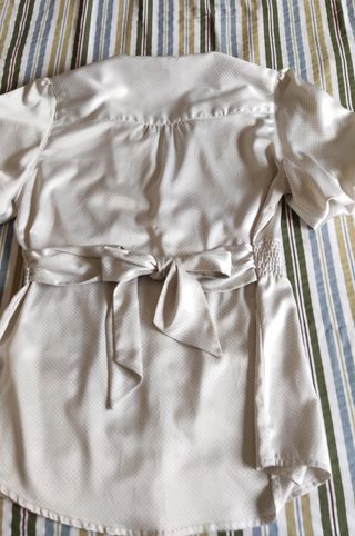 Blusa Amichi gris claro con puntos blancos Talla S