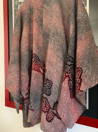 Haori kimono estampado rosa, negro, burdeos