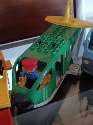 Lote LEGO Duplo Vehículos y Figuras