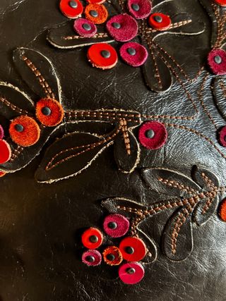 Bolso Lamarthe Negro con Flores Rojas