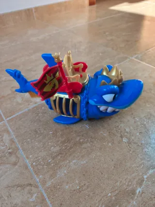 Juguete Tiburón Azul Rey Corona