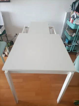 Mesa extensible blanca de madera