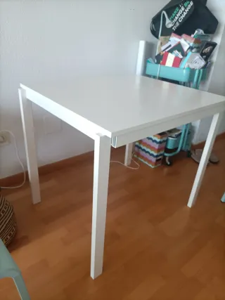 Mesa extensible blanca de madera