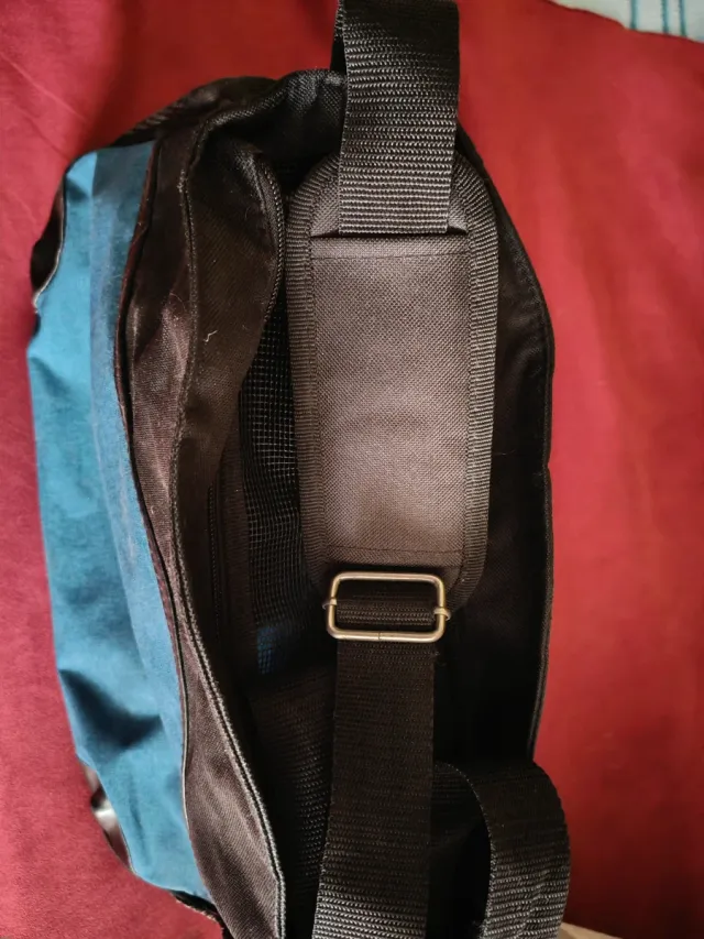 Bolso bandolera azul y negro para mascotas