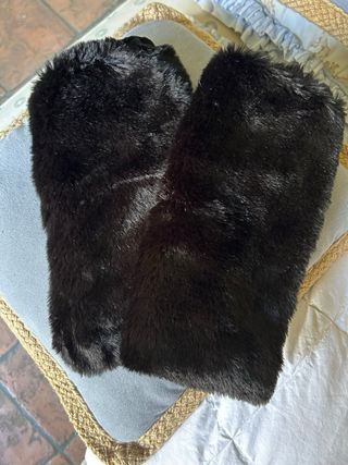 Manicotti neri pelliccia ecologica