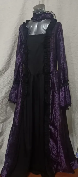Vestido gótico medieval morado y negro