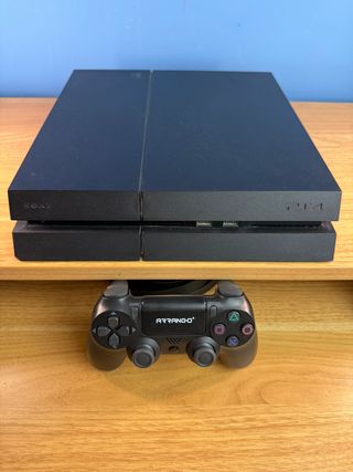 PS4 Nera con controller di terze parti