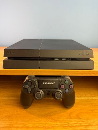 PS4 Nera con controller di terze parti