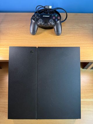 PS4 Nera con controller di terze parti