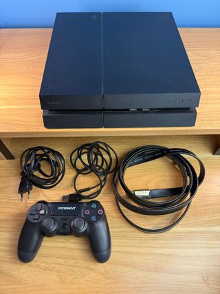 PS4 Nera con controller di terze parti