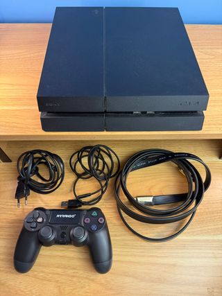 PS4 Nera con controller di terze parti