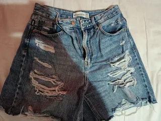 Pantalones cortos Stradivarius rotos