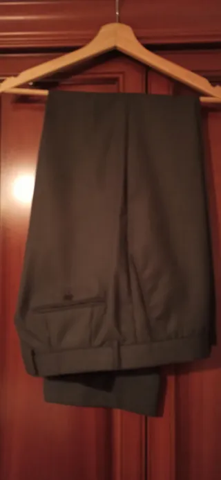 Traje de caballero gris azulado