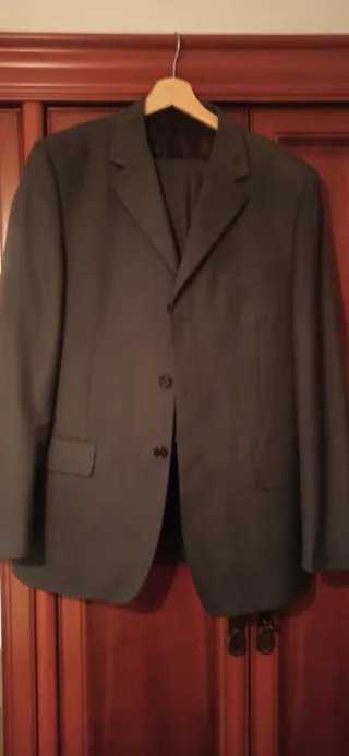 Traje de caballero gris azulado