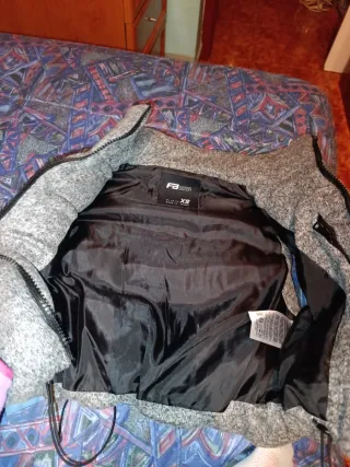 Chaleco gris acolchado