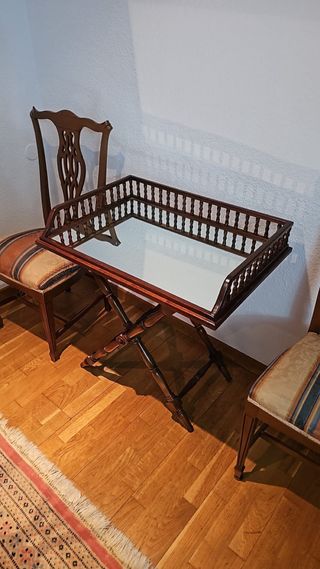 Camarera de bebidas de madera y cristal