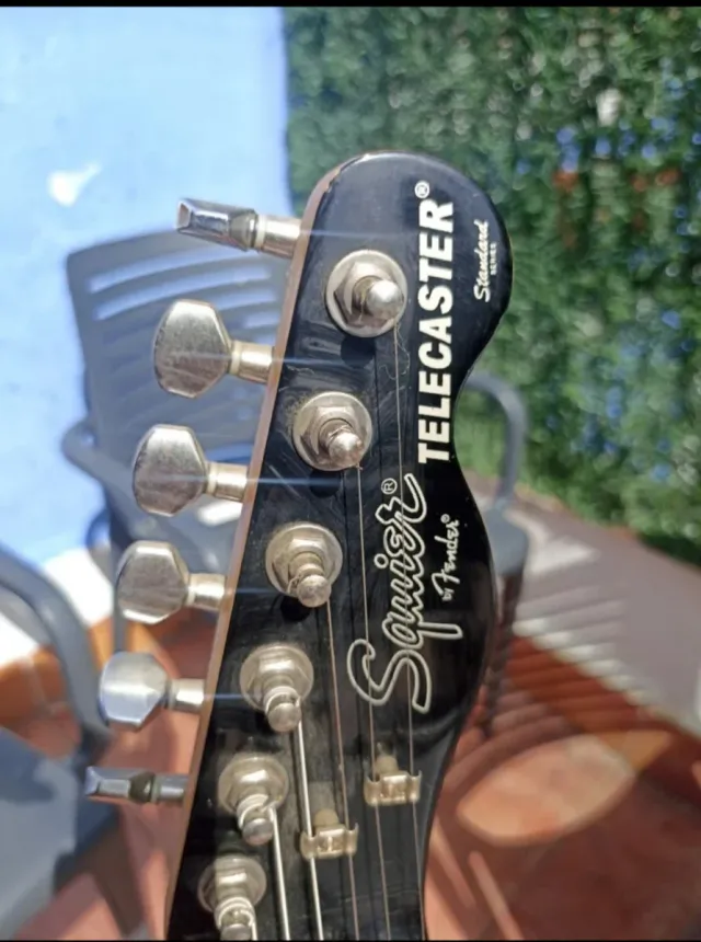 Squier by Fender Telecaster + Soporte