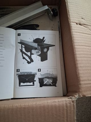 Sierra de madera pequeña con manual