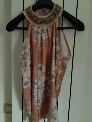 Top Natural B floreale con perline