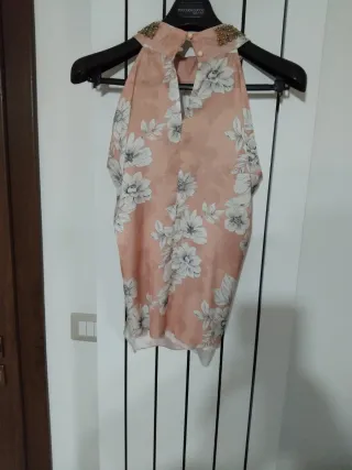 Top Natural B floreale con perline