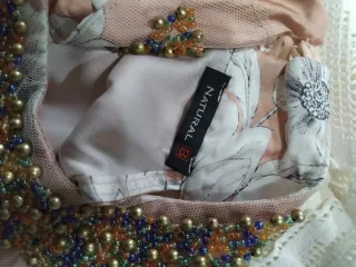 Top Natural B floreale con perline