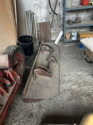 Traílla agrícola roja