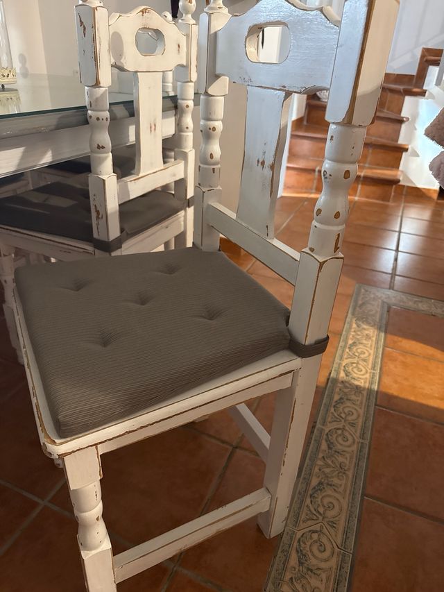 Mesa y sillas comedor estilo rústico