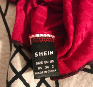 Camiseta con dibujo de araña