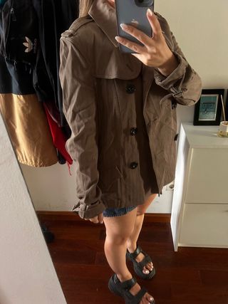 Gabardina Burberry Marrón Corta