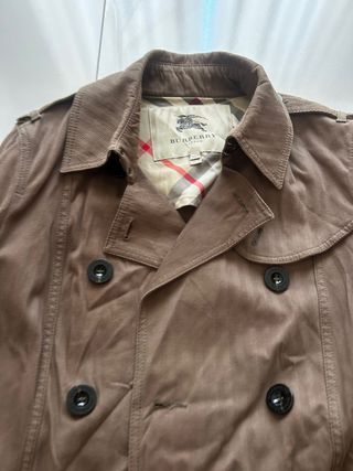 Gabardina Burberry Marrón Corta