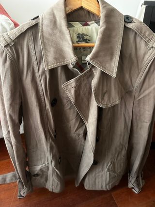 Gabardina Burberry Marrón Corta