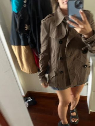 Gabardina Burberry Marrón Corta