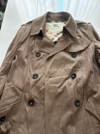 Gabardina Burberry Marrón Corta