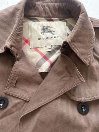 Gabardina Burberry Marrón Corta