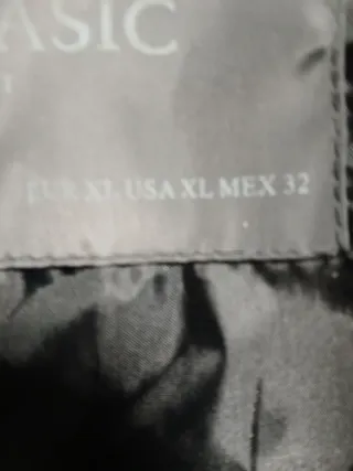 Chaquetón de chica, de la marca ZARA. Nuevo