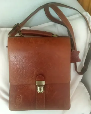 Bolso bandolera de piel marrón unisex