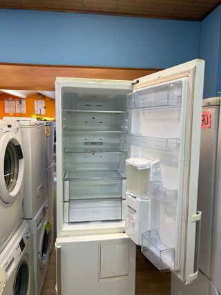 Nevera LG Blanca con dispensador