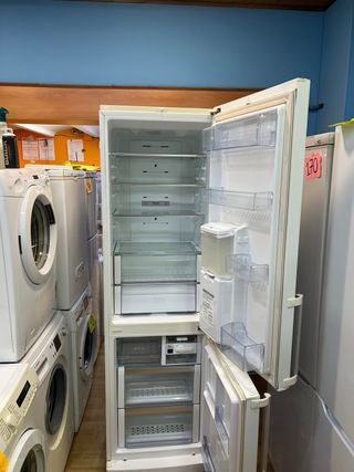 Nevera LG Blanca con dispensador