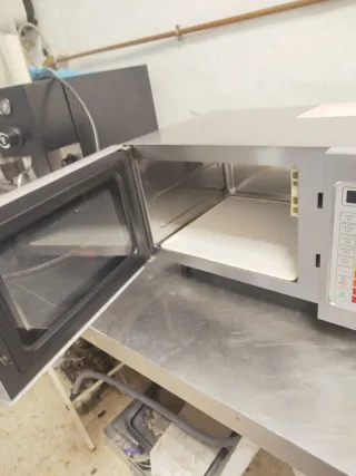 Horno Microondas Industrial 51x36x31 cm