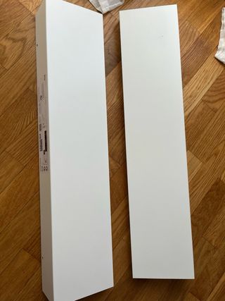 Estantes de pared blancos (madera)