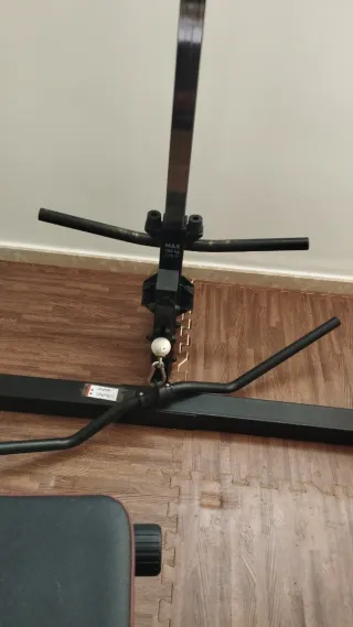 Rack de gimnasio con poleas y accesorios