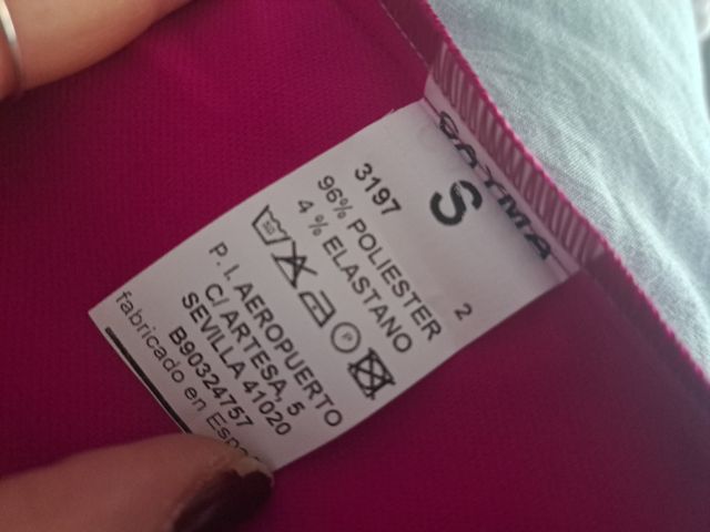 Falda rosa con diseño cruzado