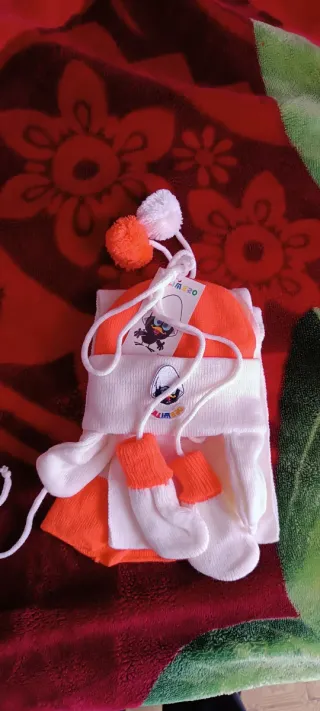 Set cappellino e calzini neonato