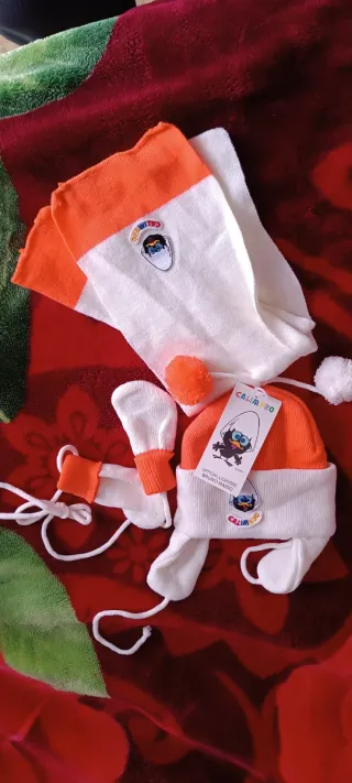 Set cappellino e calzini neonato