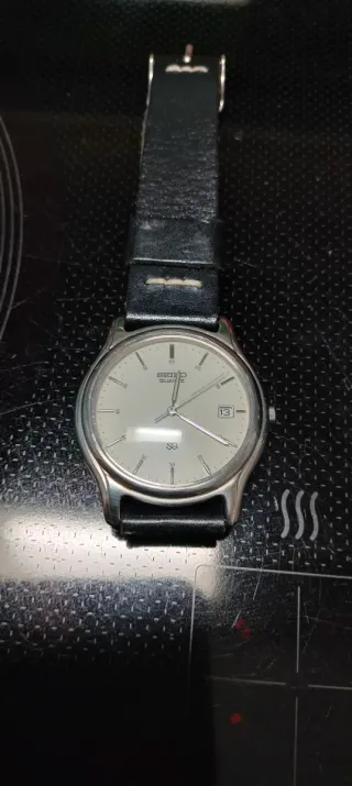 Reloj Seiko Quartz Vintage Plata y Negro