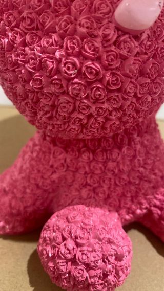 Peana con forma de osito y plato dorado