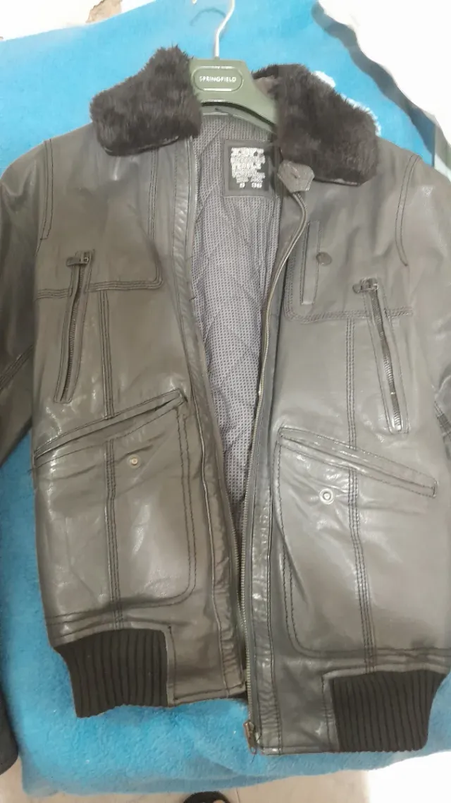 Chaqueta efecto piel gris