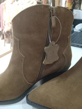 Botín de ante marrón