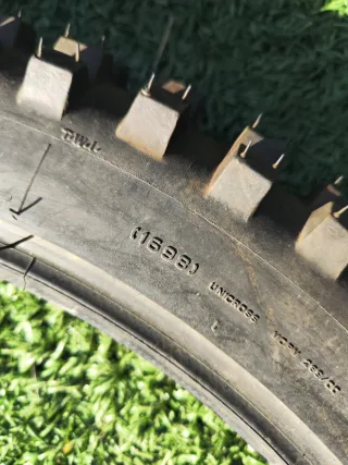 Neumático Metzeler Unicross 90/90-21 Vintage