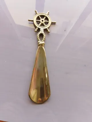 Calzador latón timón náutico